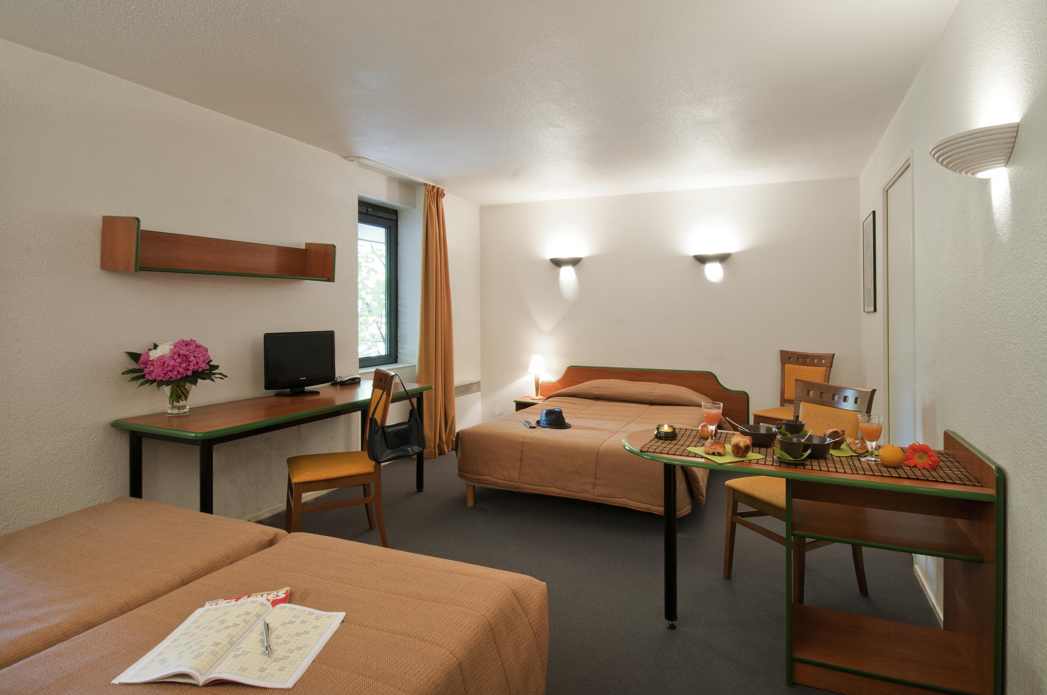 อะดาโจ แอคเสส ดีเฟนส์ วินซี อพาร์ตโฮเต็ล Aparthotel กูร์เบอวัวร์ ภายนอก รูปภาพ
