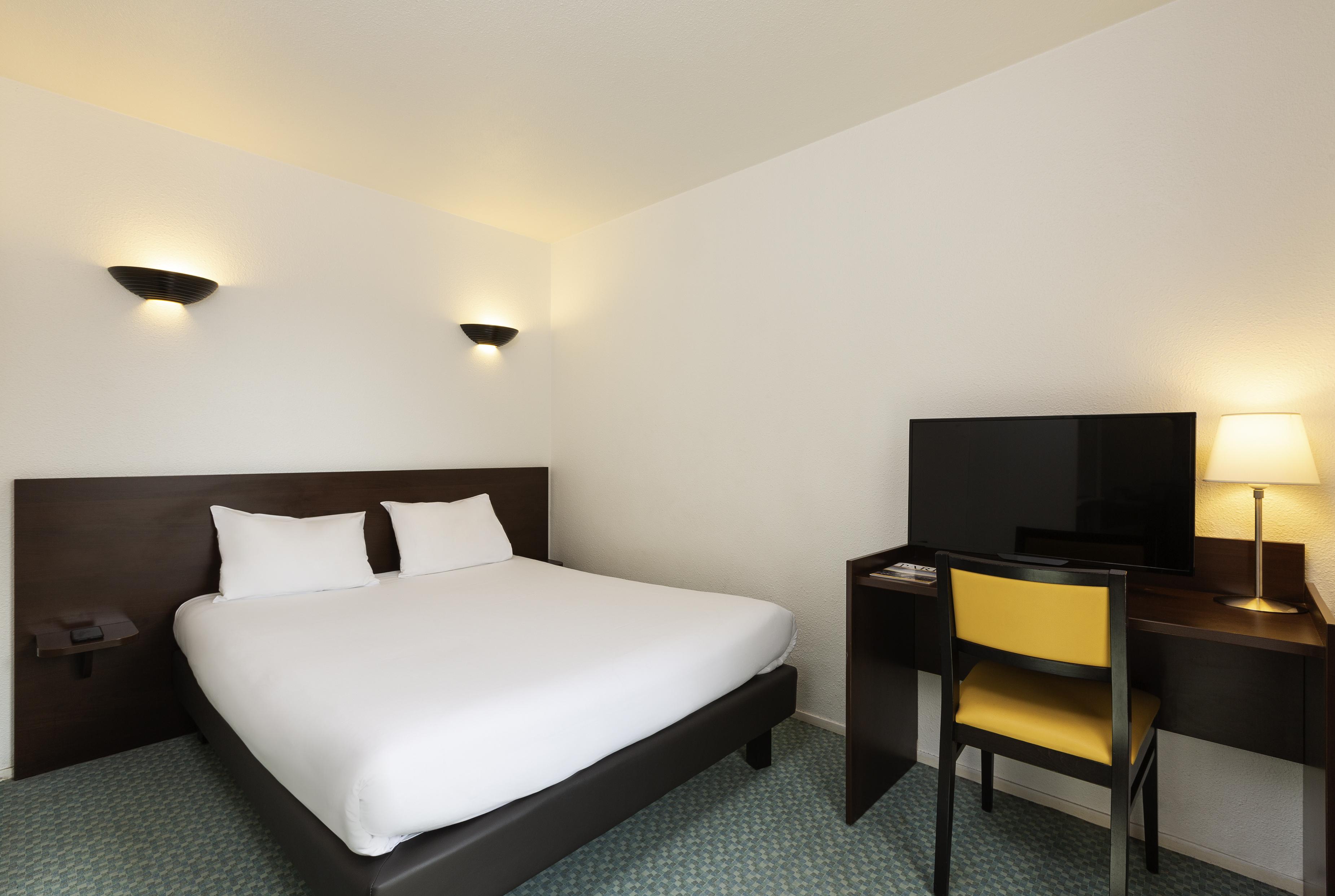 อะดาโจ แอคเสส ดีเฟนส์ วินซี อพาร์ตโฮเต็ล Aparthotel กูร์เบอวัวร์ ภายนอก รูปภาพ
