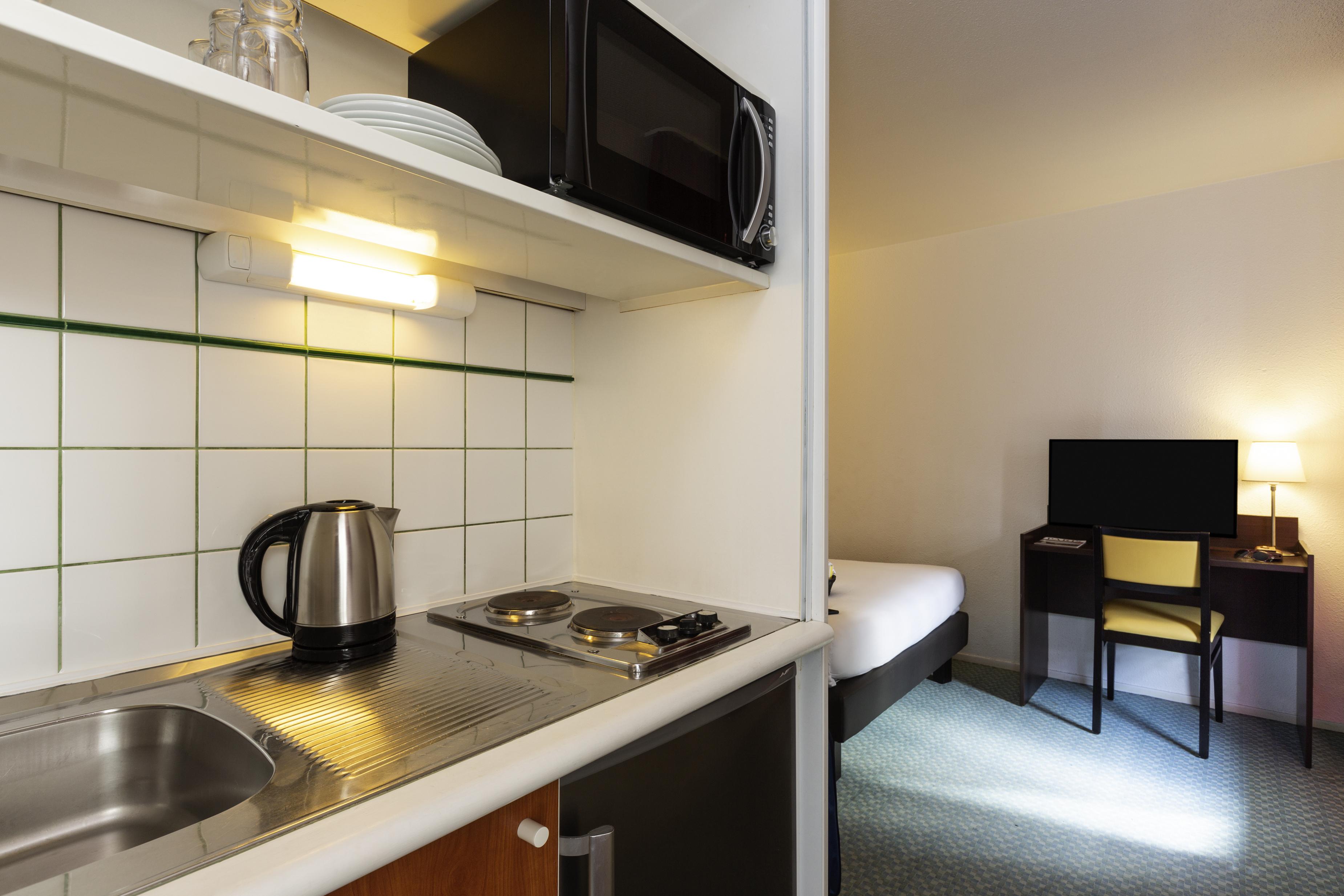 อะดาโจ แอคเสส ดีเฟนส์ วินซี อพาร์ตโฮเต็ล Aparthotel กูร์เบอวัวร์ ภายนอก รูปภาพ