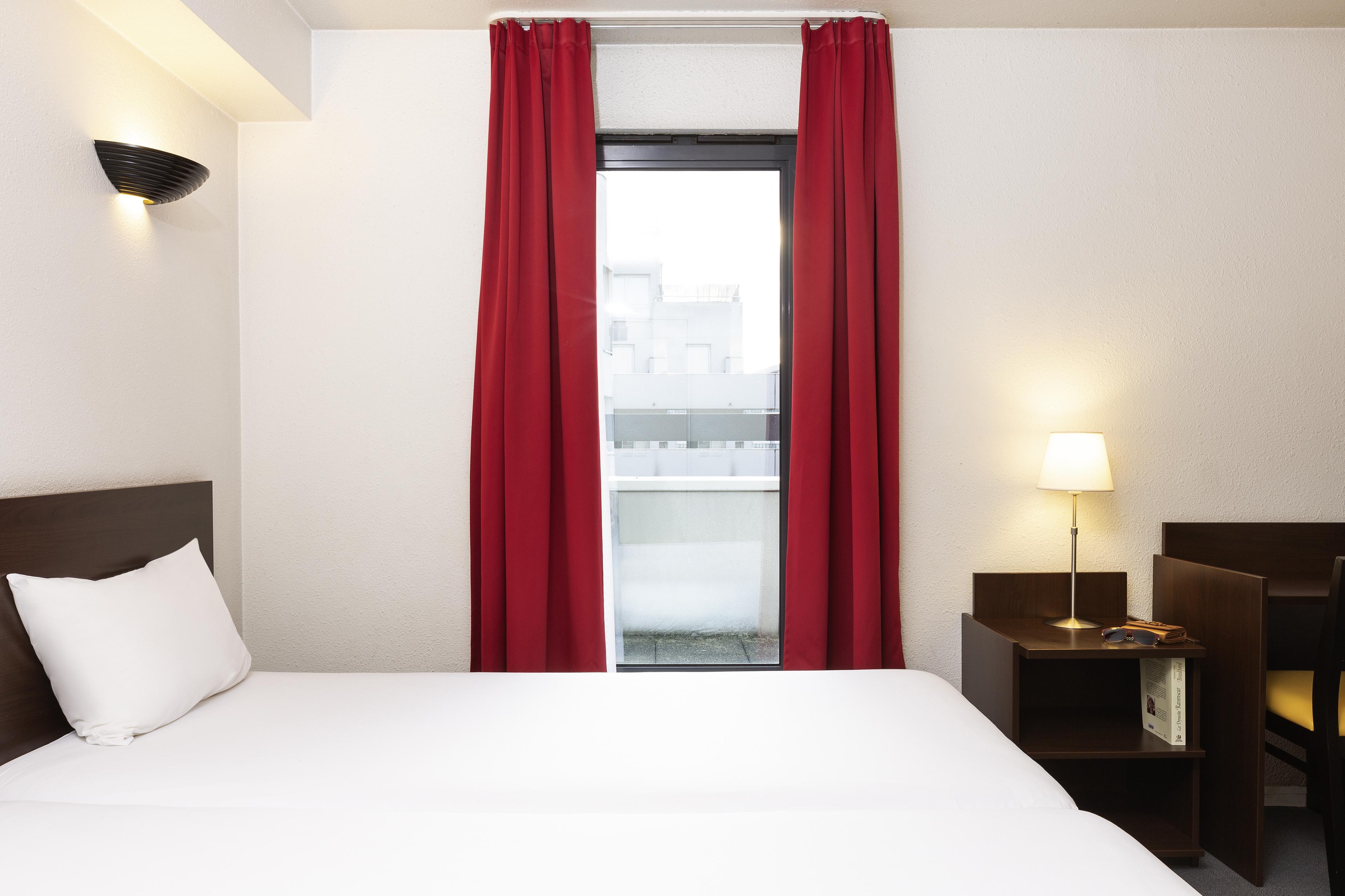 อะดาโจ แอคเสส ดีเฟนส์ วินซี อพาร์ตโฮเต็ล Aparthotel กูร์เบอวัวร์ ภายนอก รูปภาพ