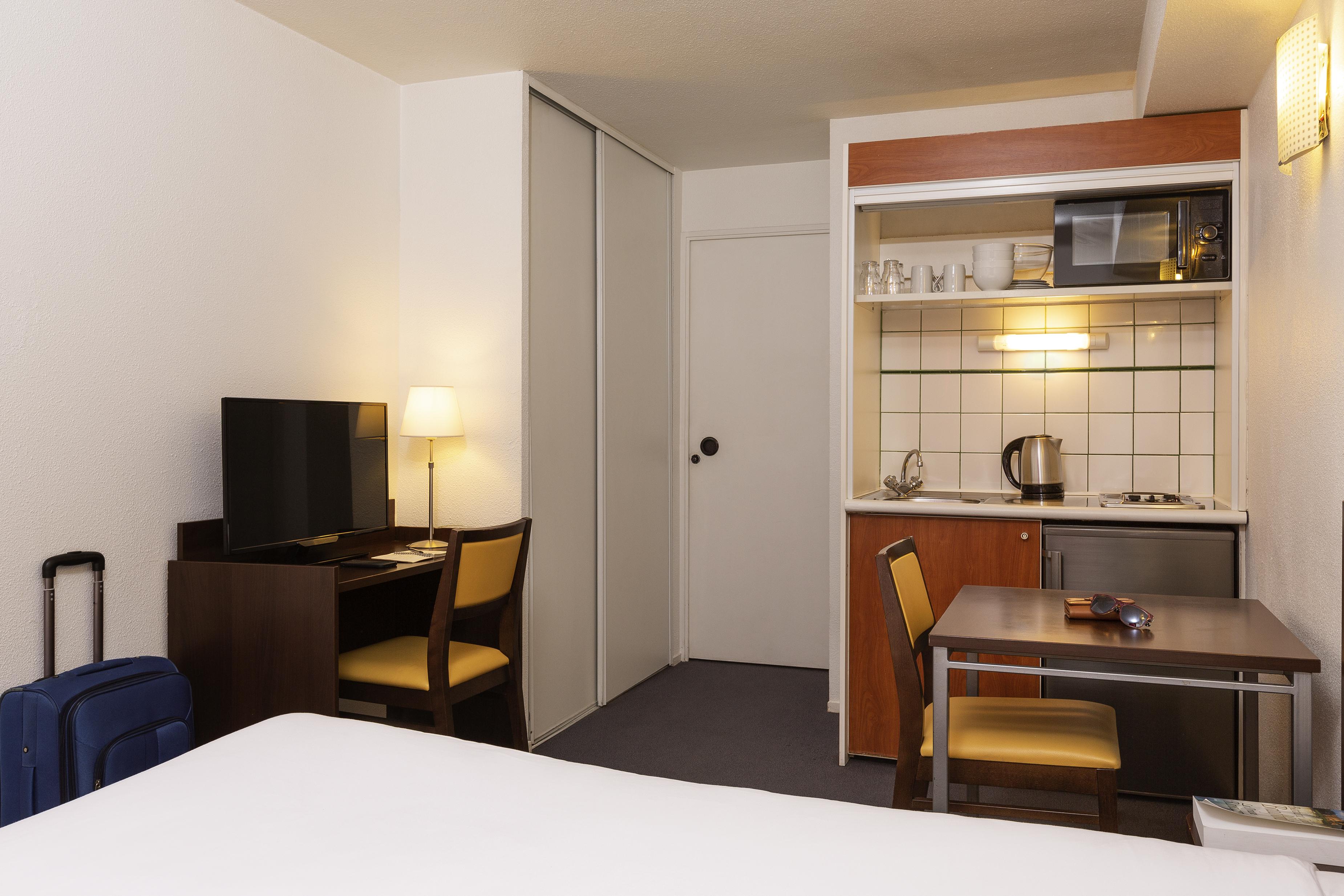 อะดาโจ แอคเสส ดีเฟนส์ วินซี อพาร์ตโฮเต็ล Aparthotel กูร์เบอวัวร์ ภายนอก รูปภาพ