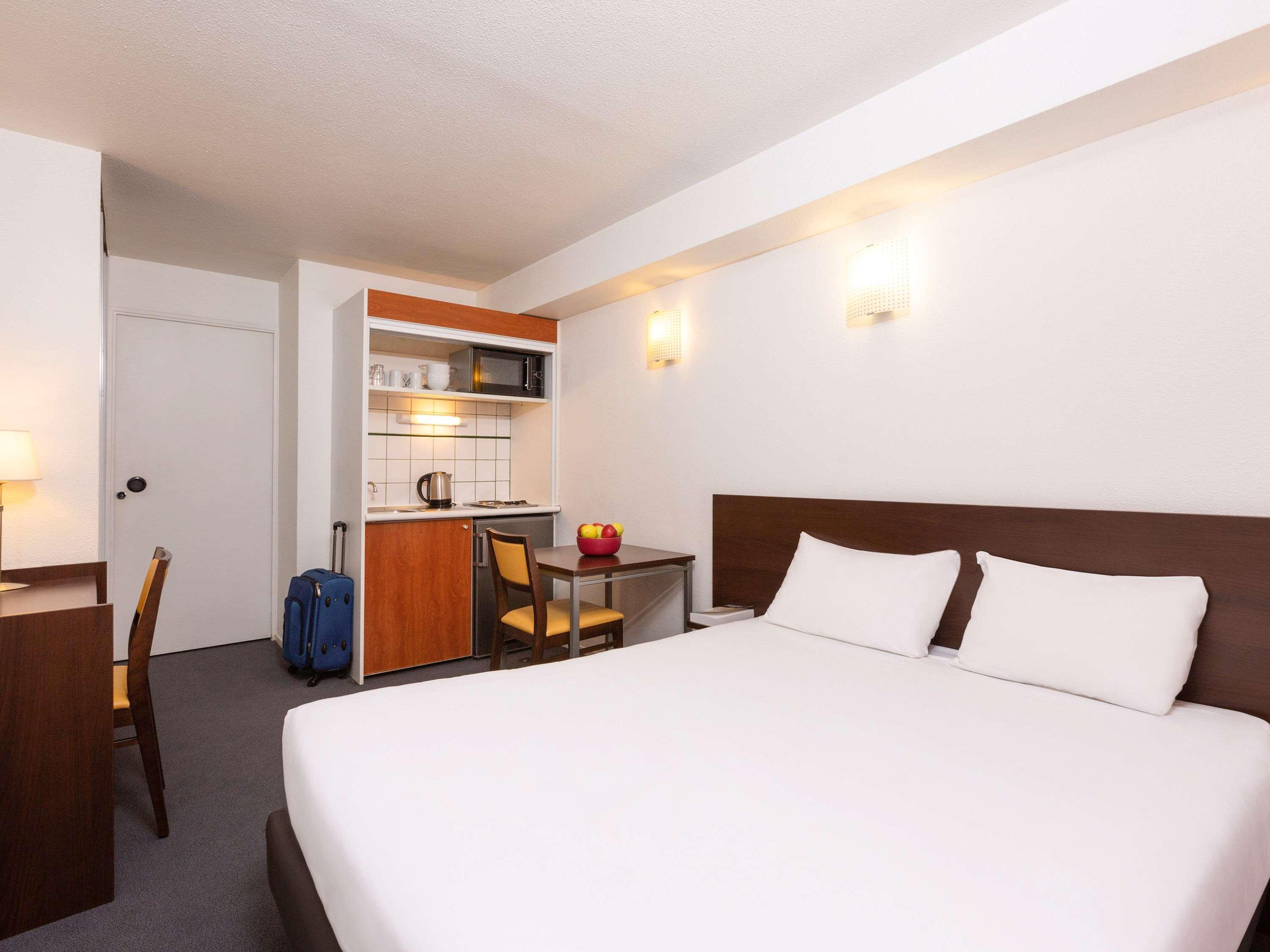 อะดาโจ แอคเสส ดีเฟนส์ วินซี อพาร์ตโฮเต็ล Aparthotel กูร์เบอวัวร์ ภายนอก รูปภาพ