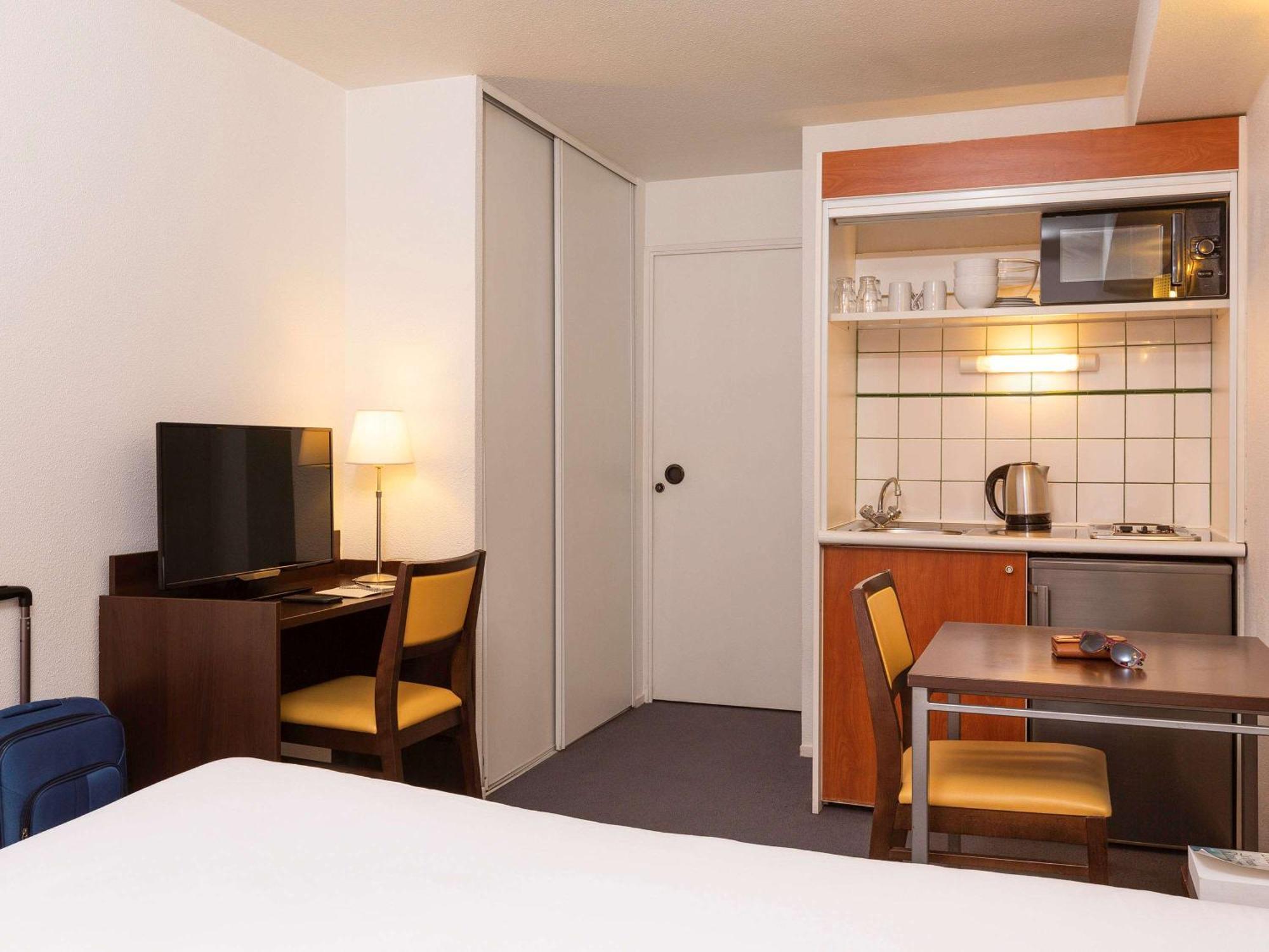 อะดาโจ แอคเสส ดีเฟนส์ วินซี อพาร์ตโฮเต็ล Aparthotel กูร์เบอวัวร์ ภายนอก รูปภาพ