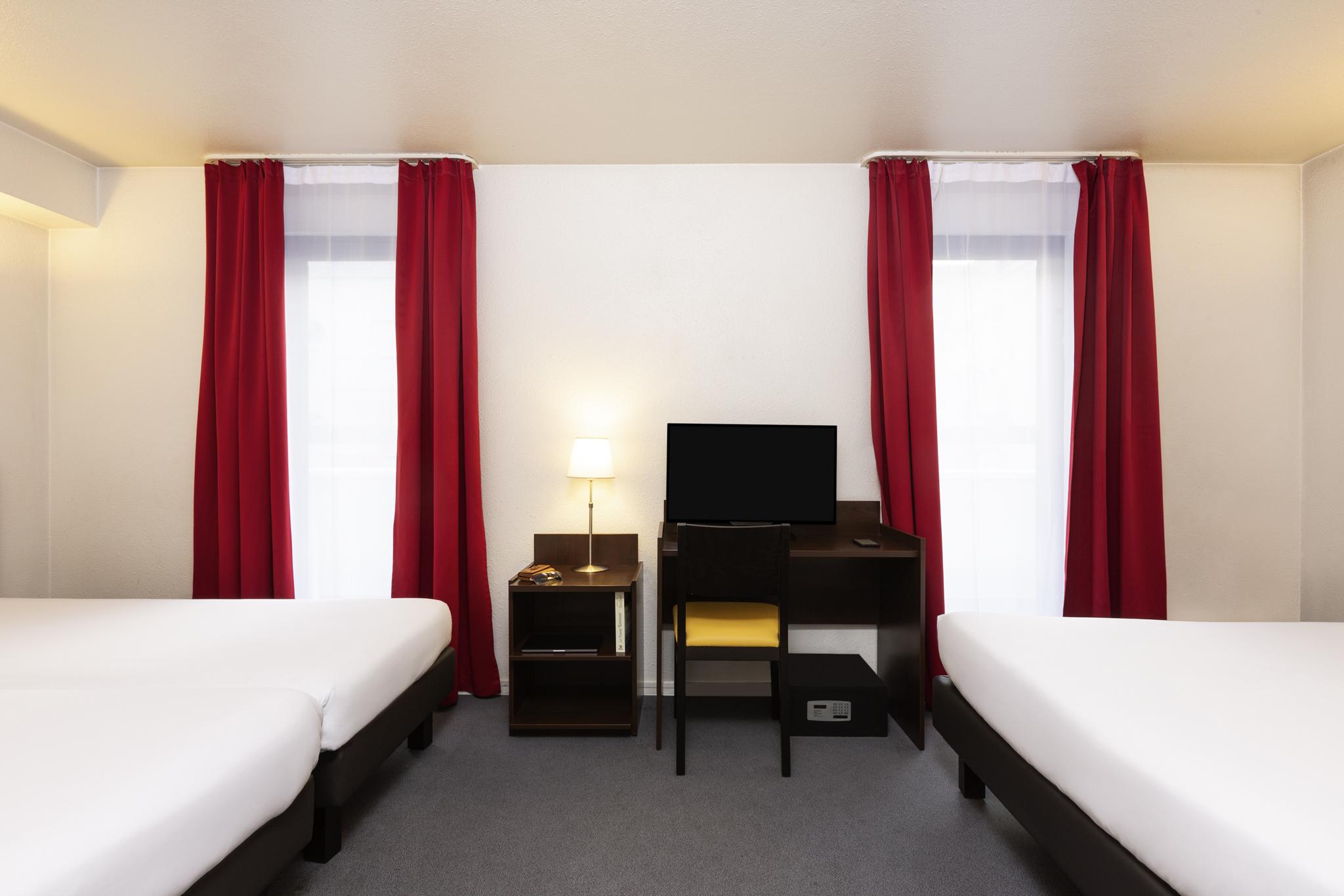 อะดาโจ แอคเสส ดีเฟนส์ วินซี อพาร์ตโฮเต็ล Aparthotel กูร์เบอวัวร์ ภายนอก รูปภาพ