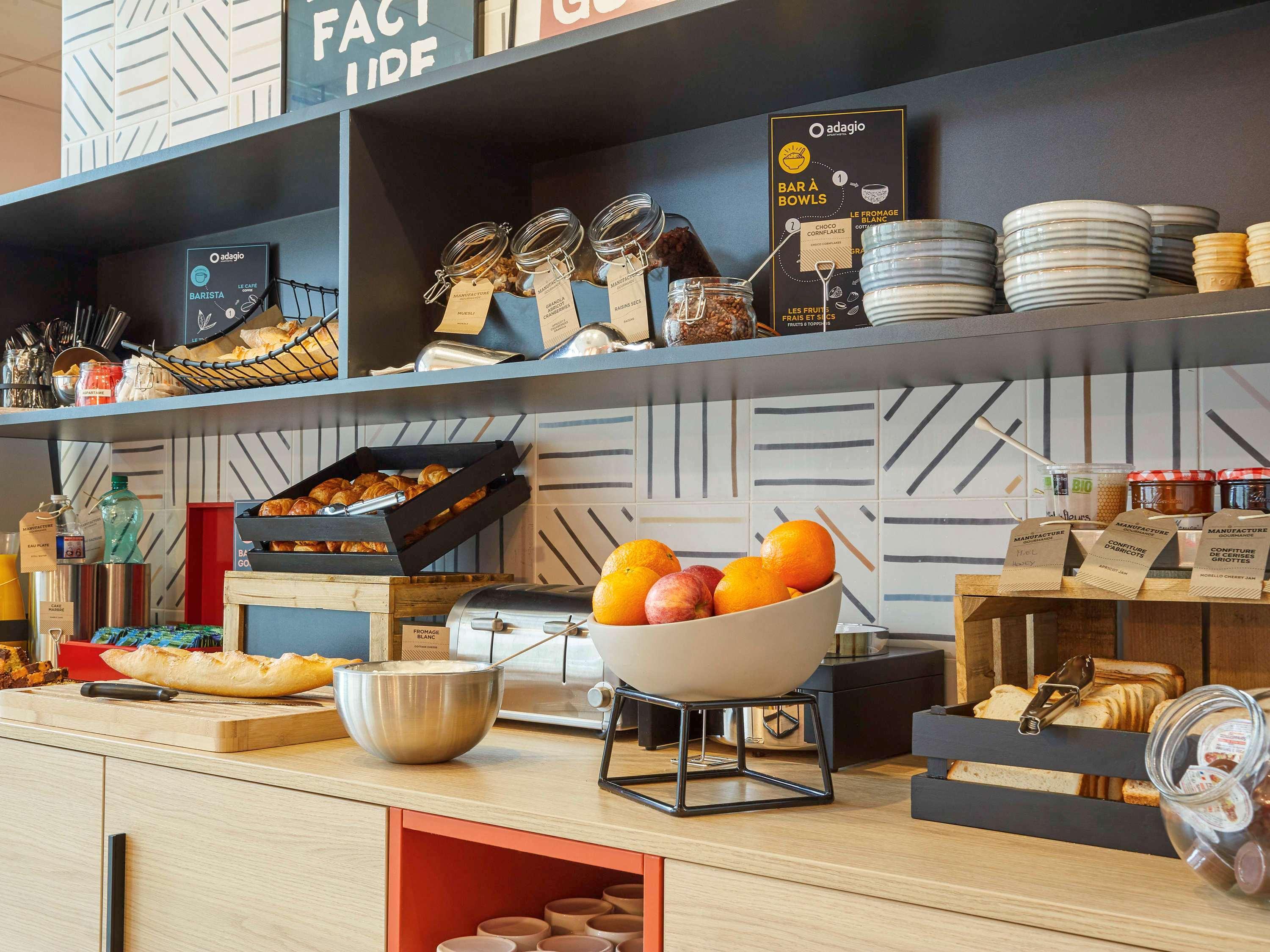 อะดาโจ แอคเสส ดีเฟนส์ วินซี อพาร์ตโฮเต็ล Aparthotel กูร์เบอวัวร์ ภายนอก รูปภาพ