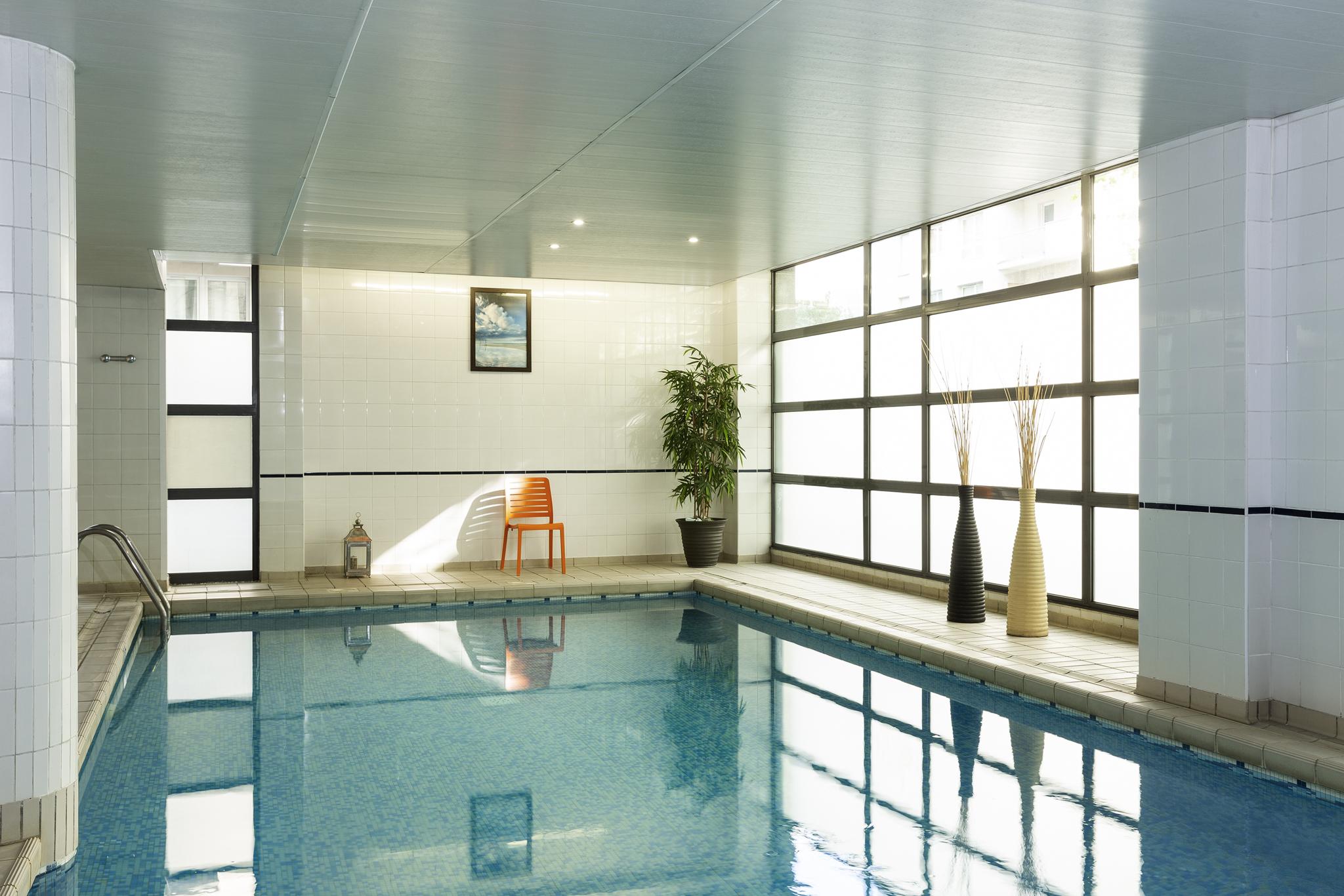 อะดาโจ แอคเสส ดีเฟนส์ วินซี อพาร์ตโฮเต็ล Aparthotel กูร์เบอวัวร์ ภายนอก รูปภาพ