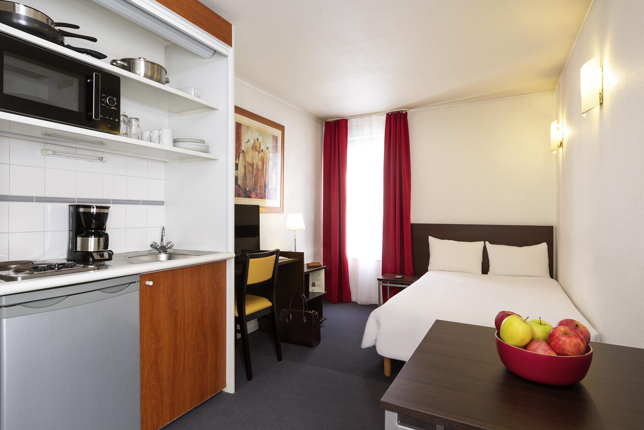 อะดาโจ แอคเสส ดีเฟนส์ วินซี อพาร์ตโฮเต็ล Aparthotel กูร์เบอวัวร์ ภายนอก รูปภาพ