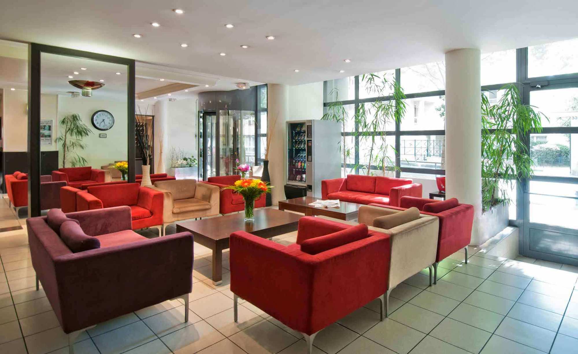 อะดาโจ แอคเสส ดีเฟนส์ วินซี อพาร์ตโฮเต็ล Aparthotel กูร์เบอวัวร์ ภายนอก รูปภาพ