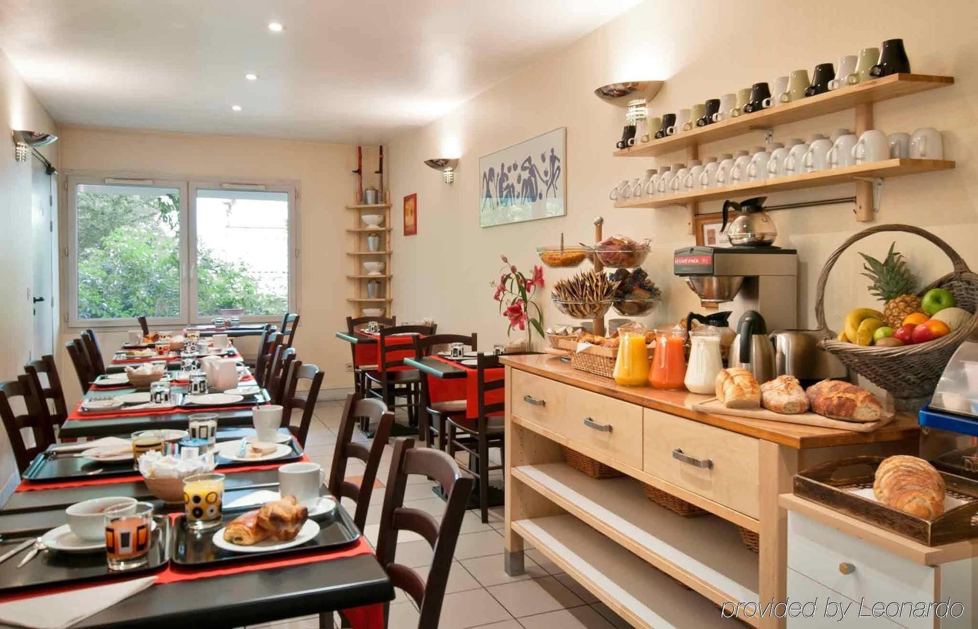 อะดาโจ แอคเสส ดีเฟนส์ วินซี อพาร์ตโฮเต็ล Aparthotel กูร์เบอวัวร์ ร้านอาหาร รูปภาพ